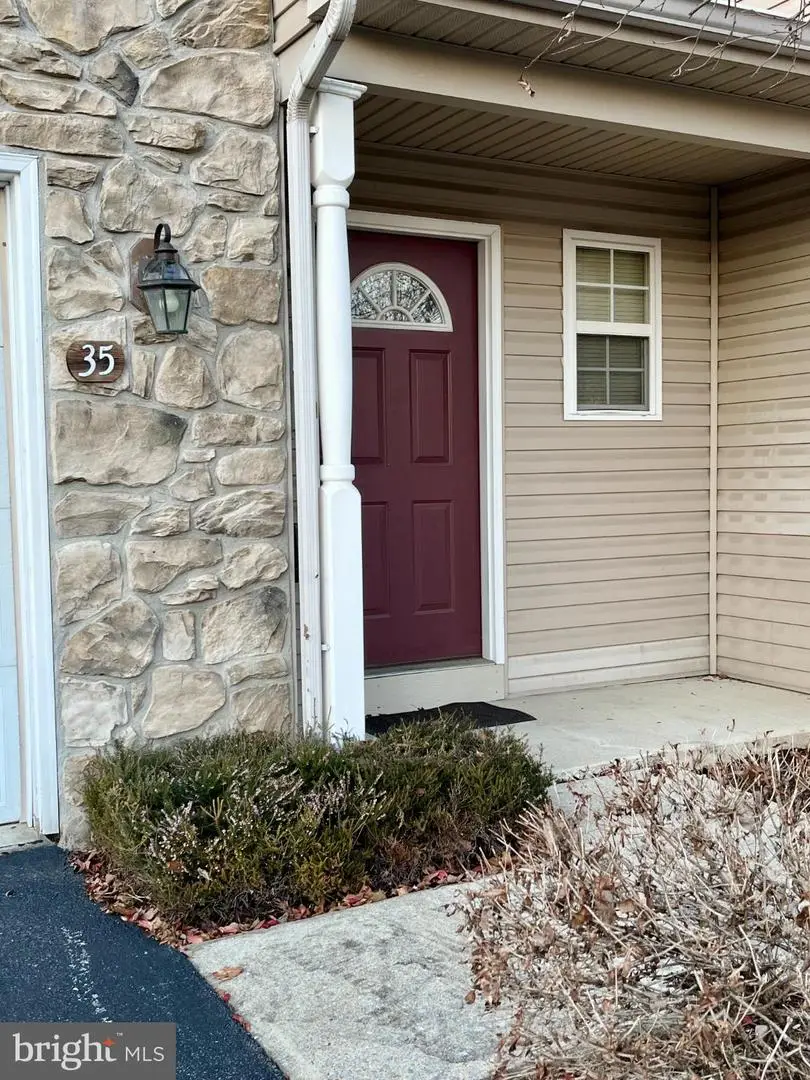 35 Carousel Cir, Hershey, PA 17033 - Image #2