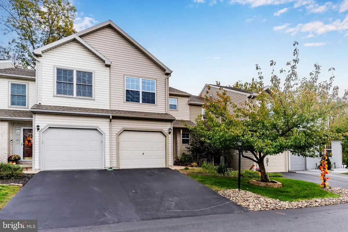 224 Forest Oak Ln, Harrisburg, PA 17110 - Image #1