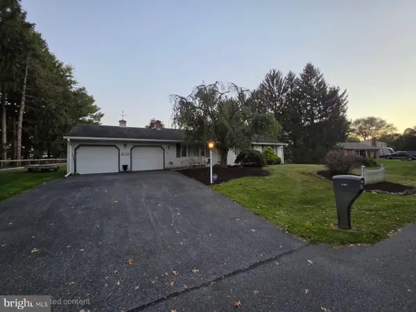 4414 Woodcrest Dr, ELIZABETHTOWN, PA 17022