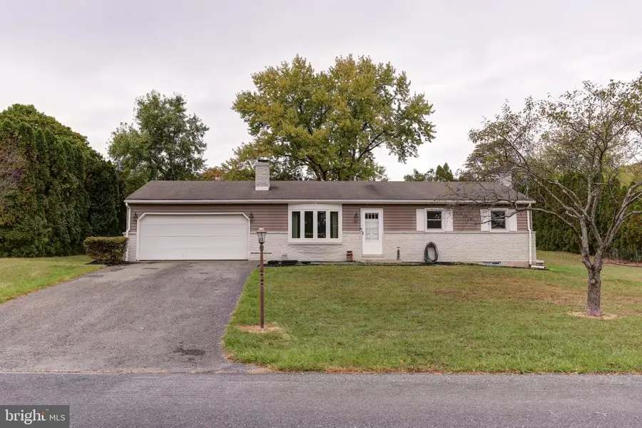 1650 Hicks Dr, Dauphin, PA 17018 - Image #2