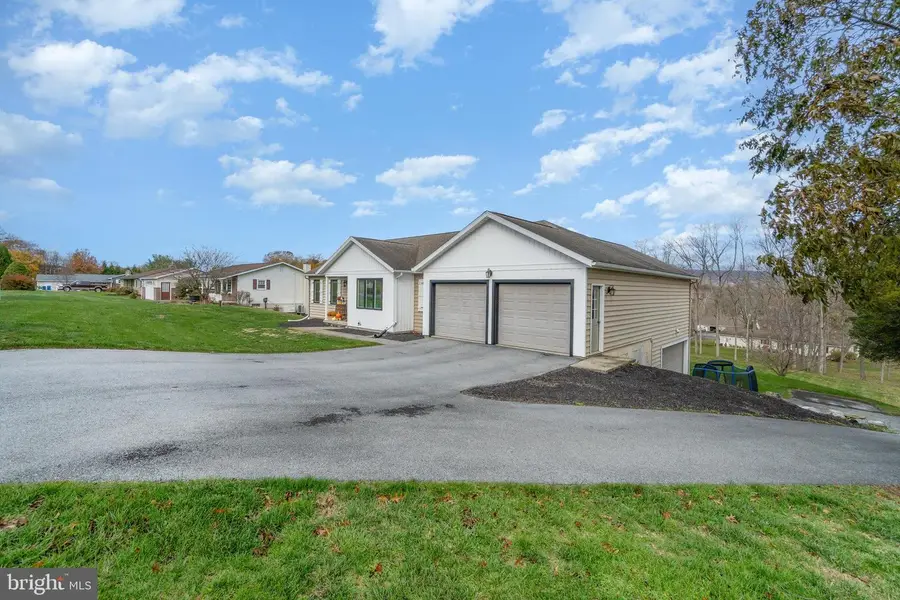 8024 Yellowstone Dr, Harrisburg, PA 17112 - Image #2