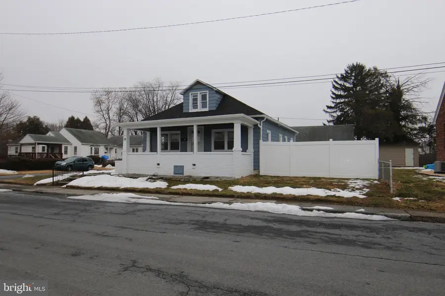 19 Crescent St, Highspire, PA 17034 - #3