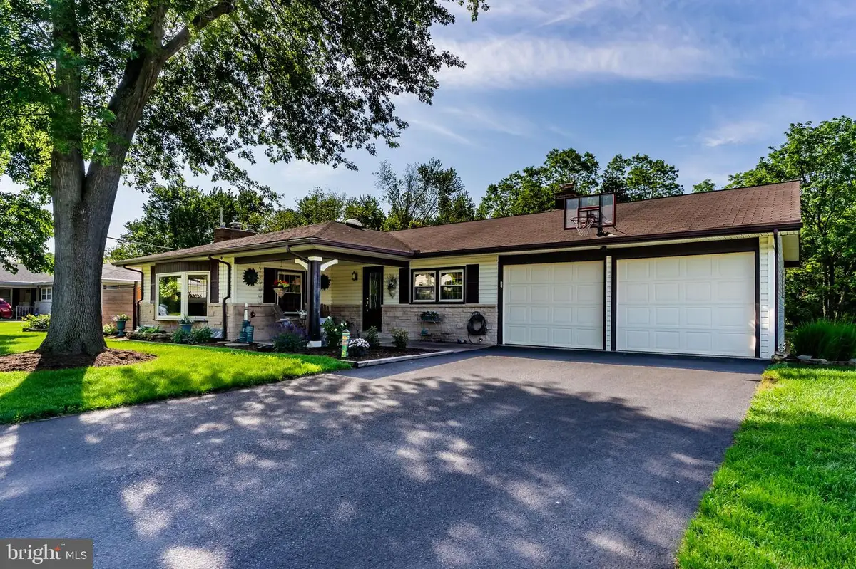 1561 Vesta Dr, Harrisburg, PA 17112 - #1