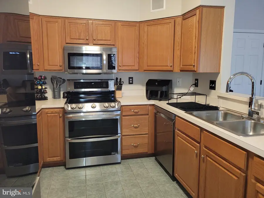 1045 Pond Ridge Dr, Harrisburg, PA 17111 - Image #2