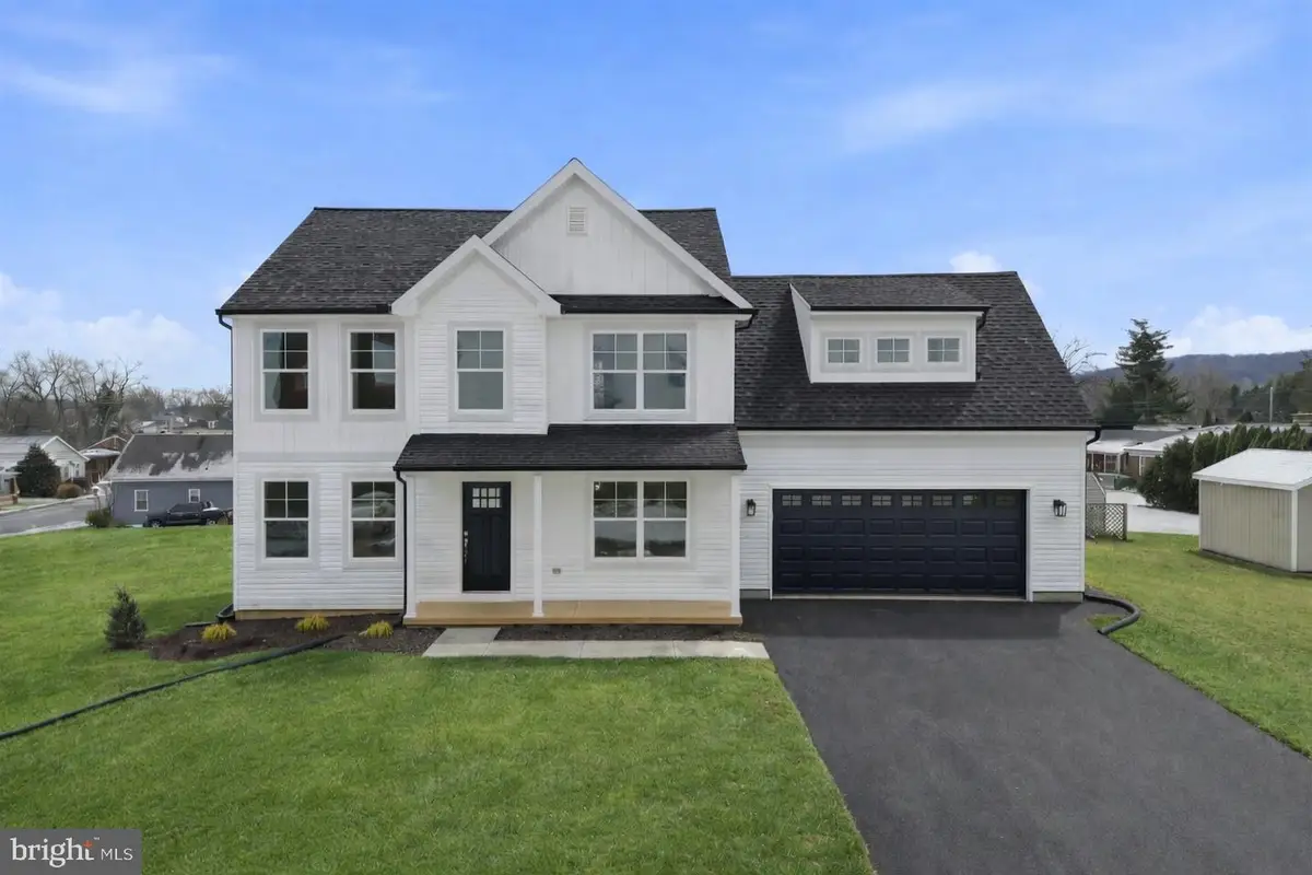 819 3rd Ave, Hershey, PA 17033 - Image #1