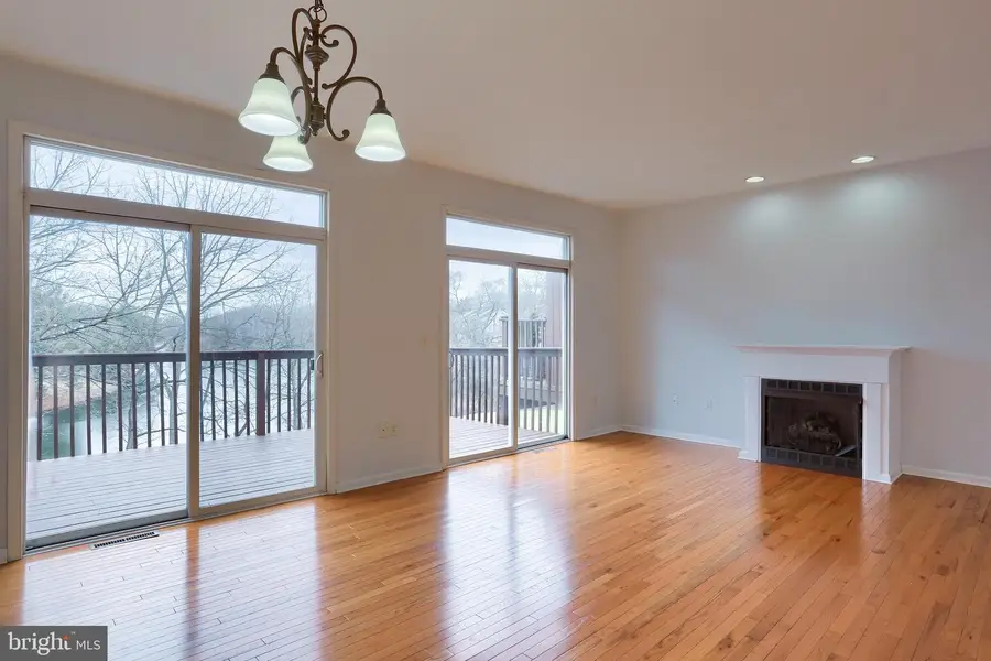 1049 Wooded Pond Dr, Harrisburg, PA 17111 - Image #3