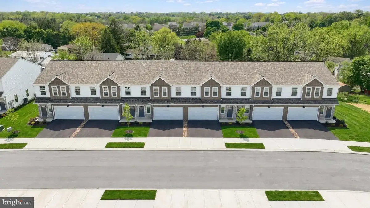 7849 Oak Brook Dr, Harrisburg, PA 17112 - #1
