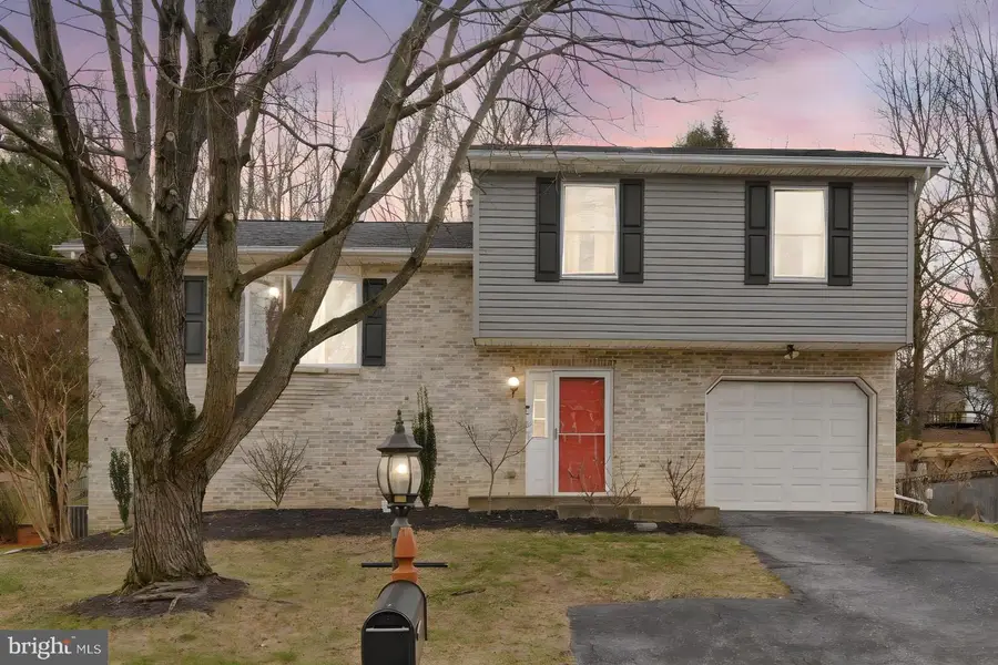 515 Randall Cir, Hummelstown, PA 17036 - Image #2