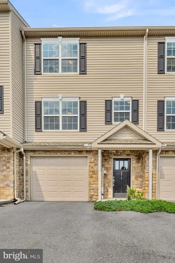 976 Gregs Dr, HARRISBURG, PA 17111