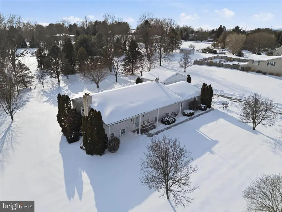 11 Hillymede Dr, Hummelstown, PA 17036 - Image #2