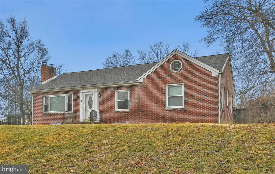 8 Crums Ln, Harrisburg, PA 17112 - #2