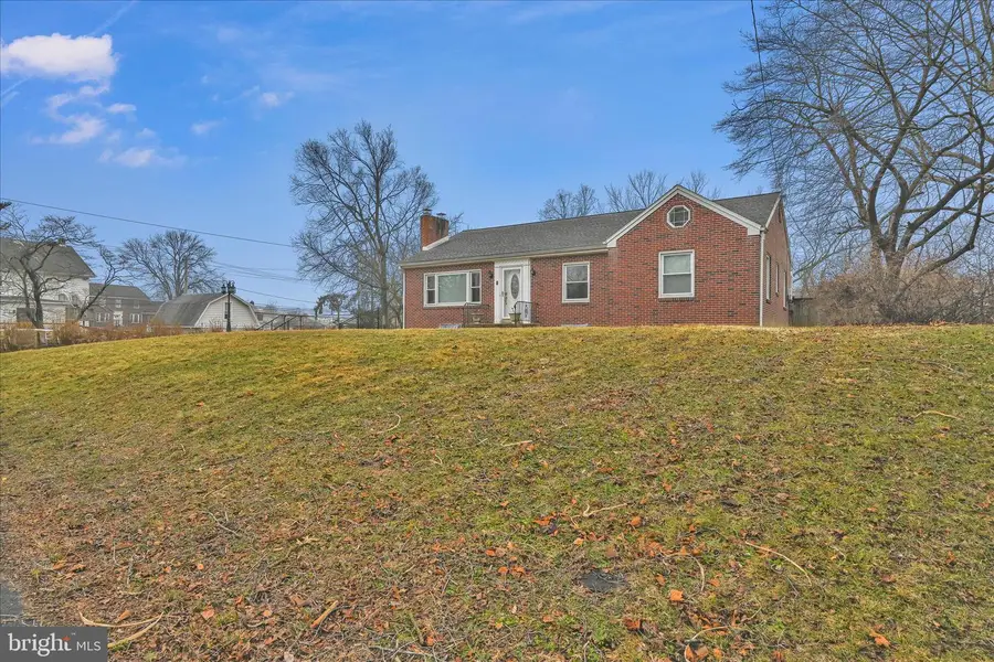 8 Crums Ln, Harrisburg, PA 17112 - #3