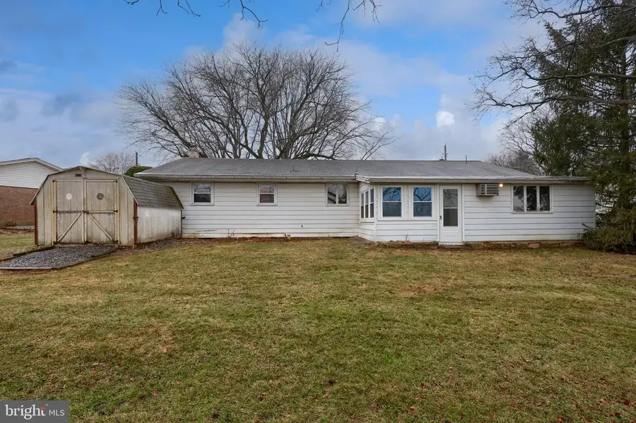 222 Robin Rd, Hershey, PA 17033 - #2