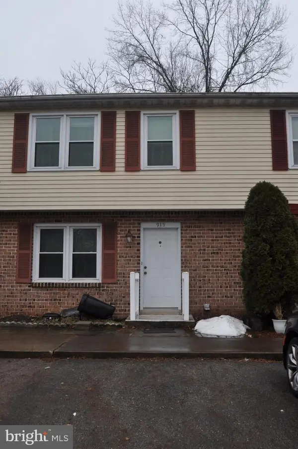 919 Meadow Ln, MILLERSBURG, PA 17061