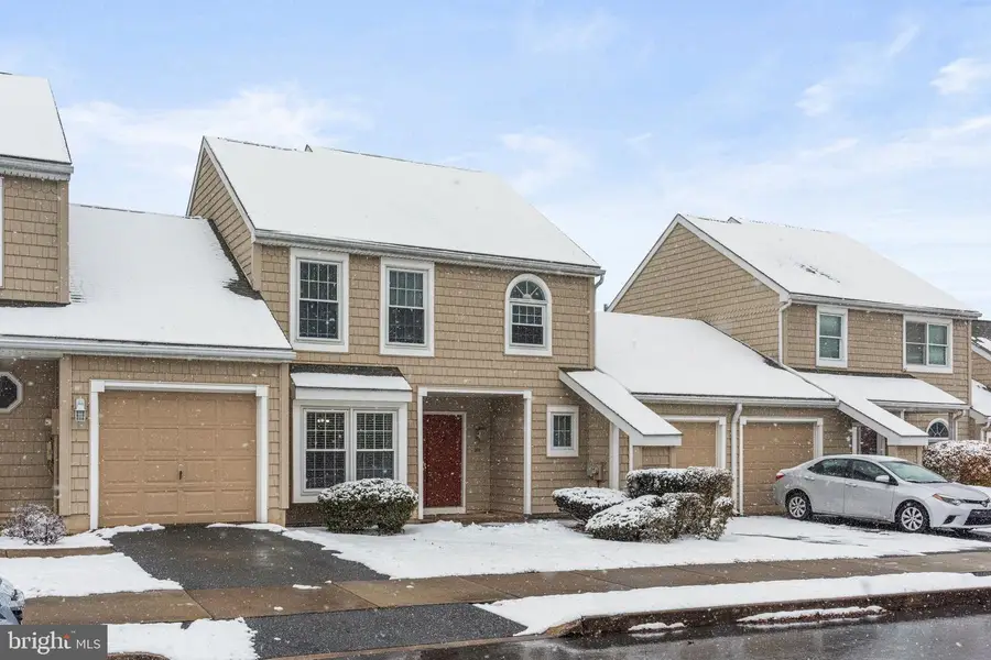 207 Crescent Dr, Hershey, PA 17033 - #2