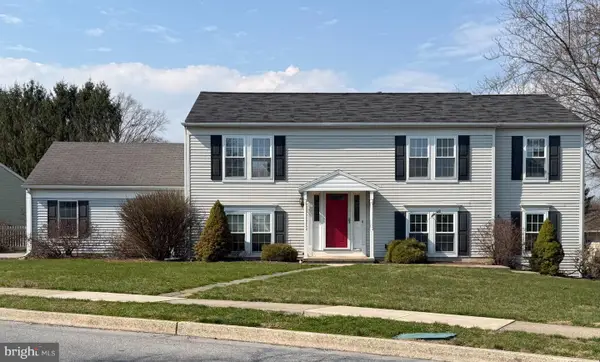 221 Lamp Post Ln, HERSHEY, PA 17033