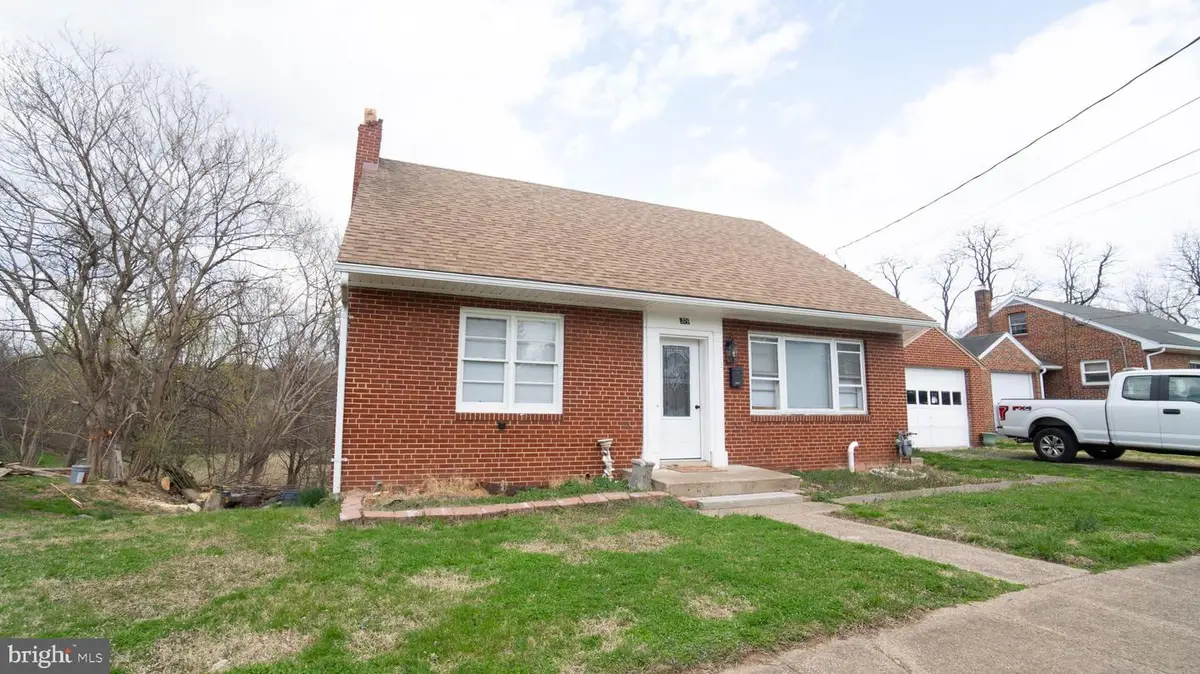 375 S 7th St, Harrisburg, PA 17113 - #1