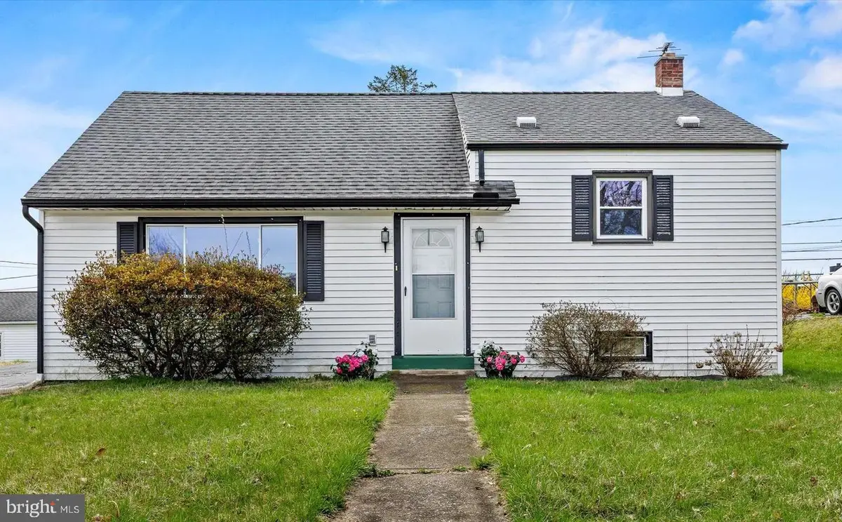 5209 Crestwood Dr, Harrisburg, PA 17109 - #1