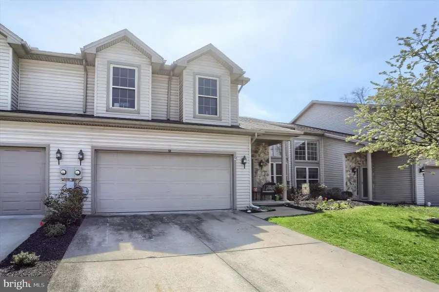 12 Edgewater Dr, Middletown, PA 17057 - #2