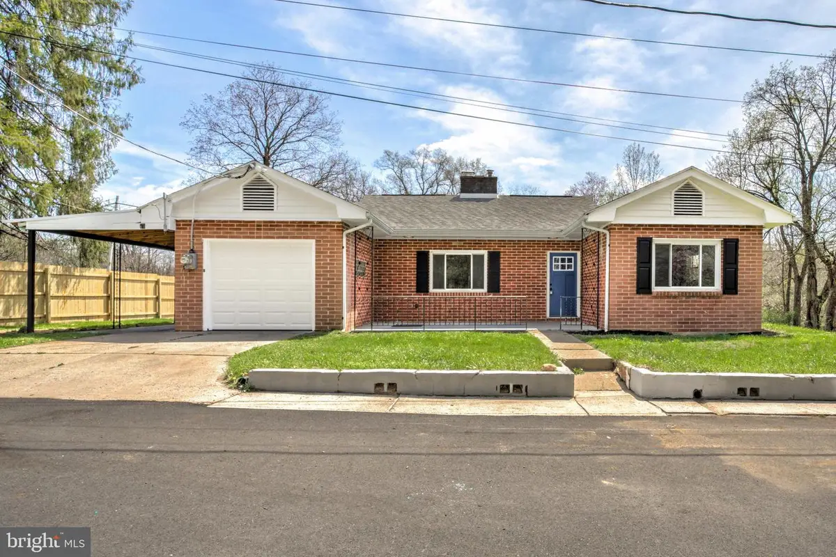 8077 Fox Mill Rd, Harrisburg, PA 17112 - #1