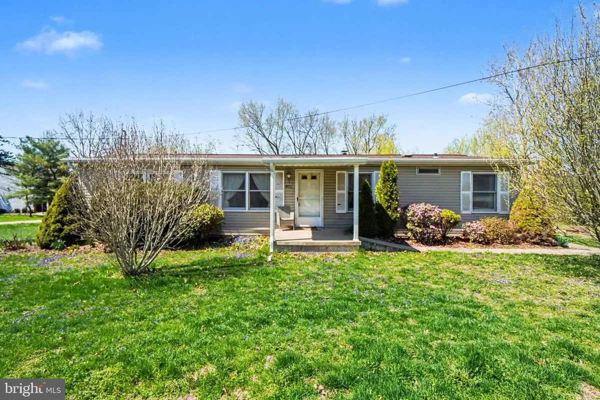 204 N 3rd St, Halifax, PA 17032 - #1