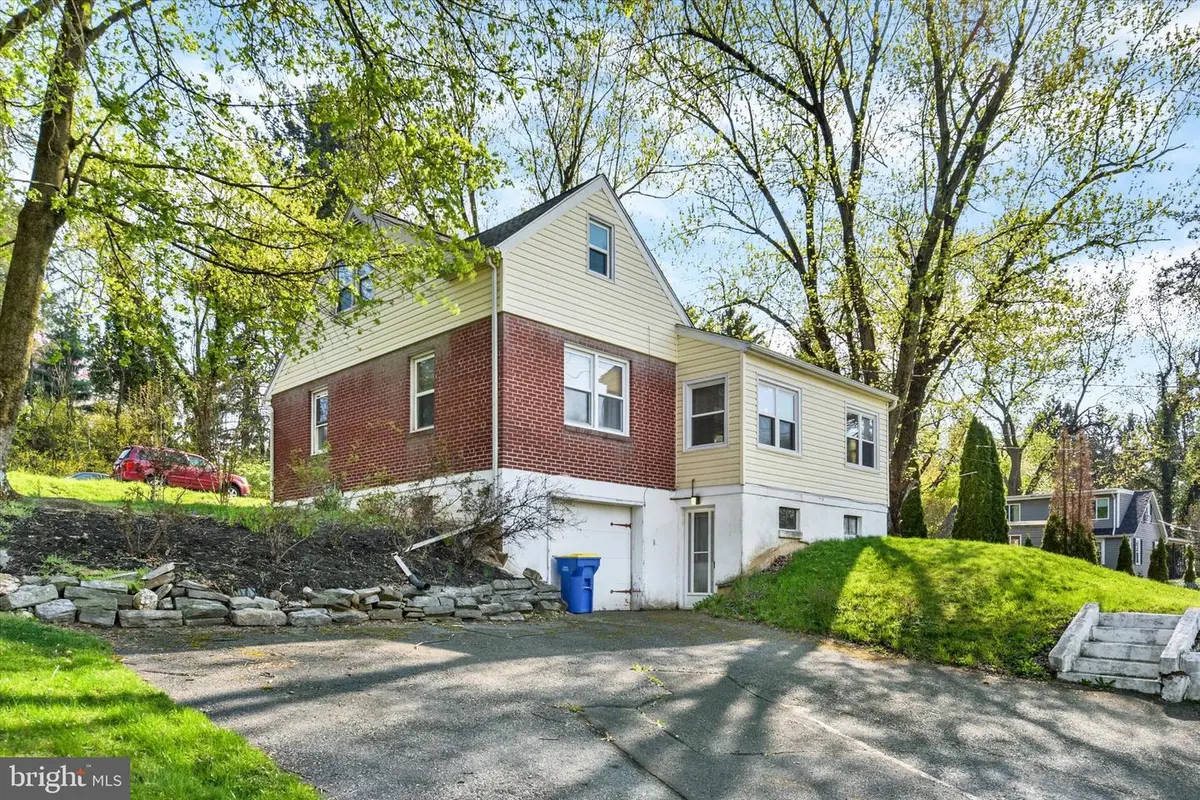 4931 Chambers Hill Rd, Harrisburg, PA 17111 - #1