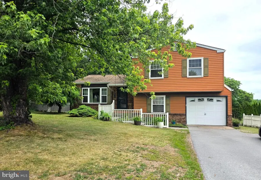 826 Lark Dr, Harrisburg, PA 17111 - #2