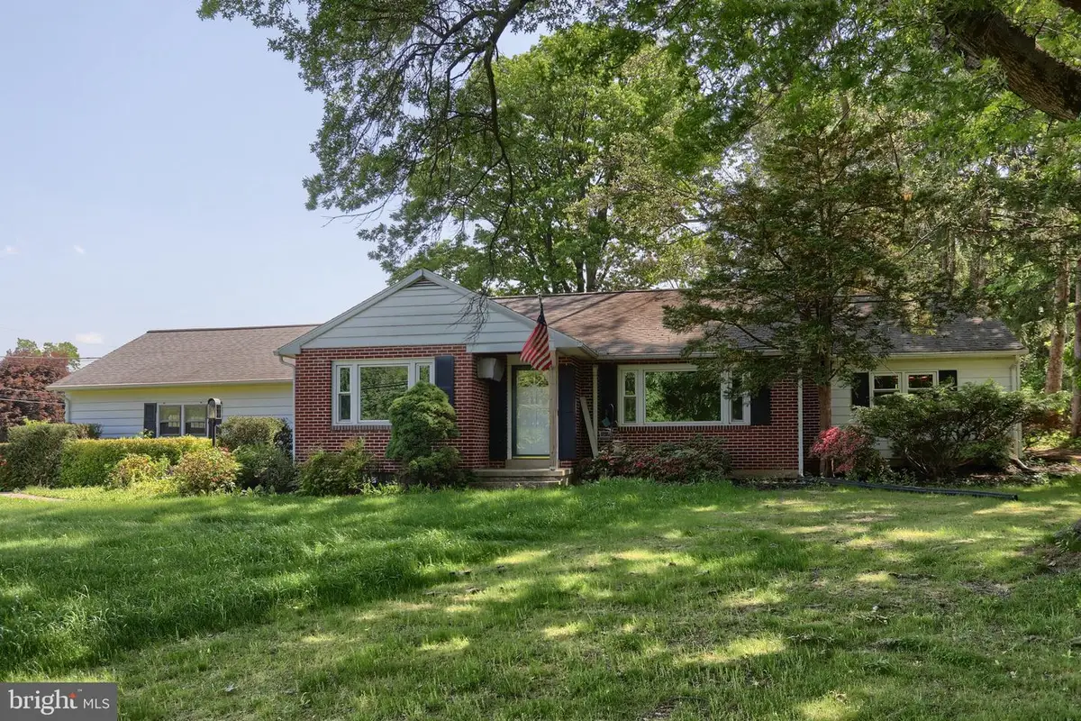 599 Colonial Club Dr, Harrisburg, PA 17112 - #1