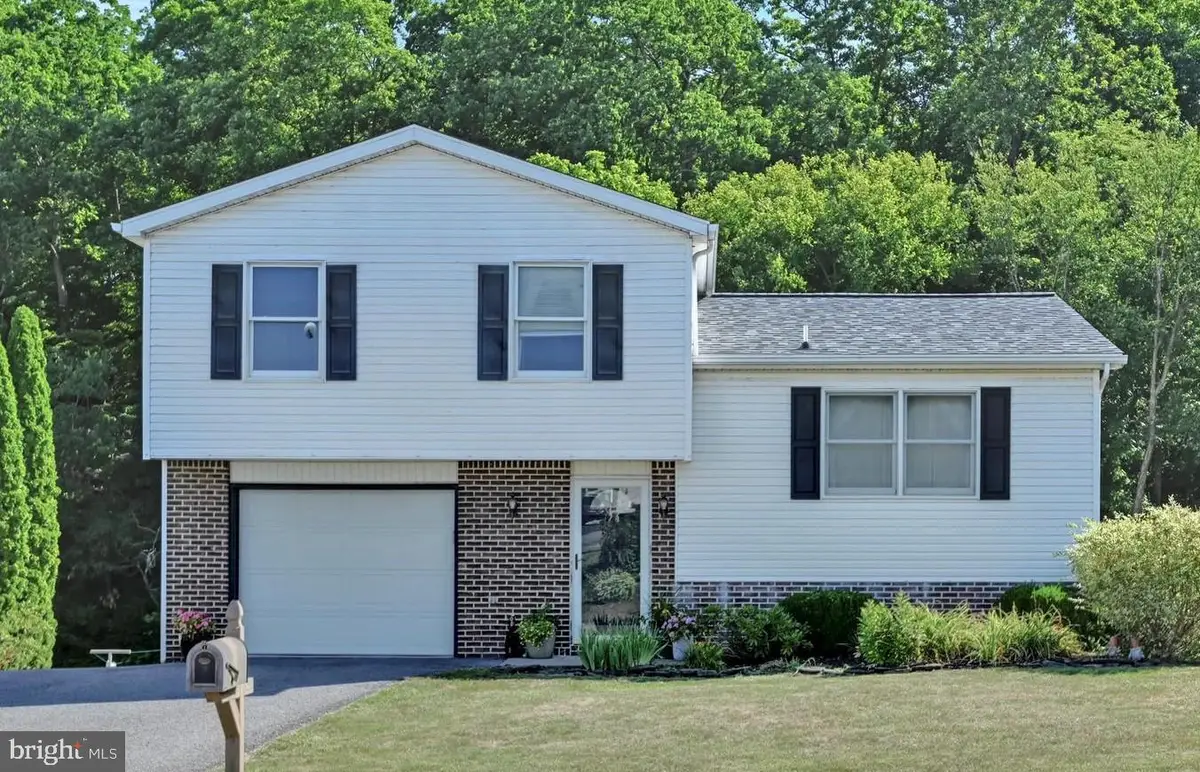 261 Ridgewood Dr, Millersburg, PA 17061 - #1