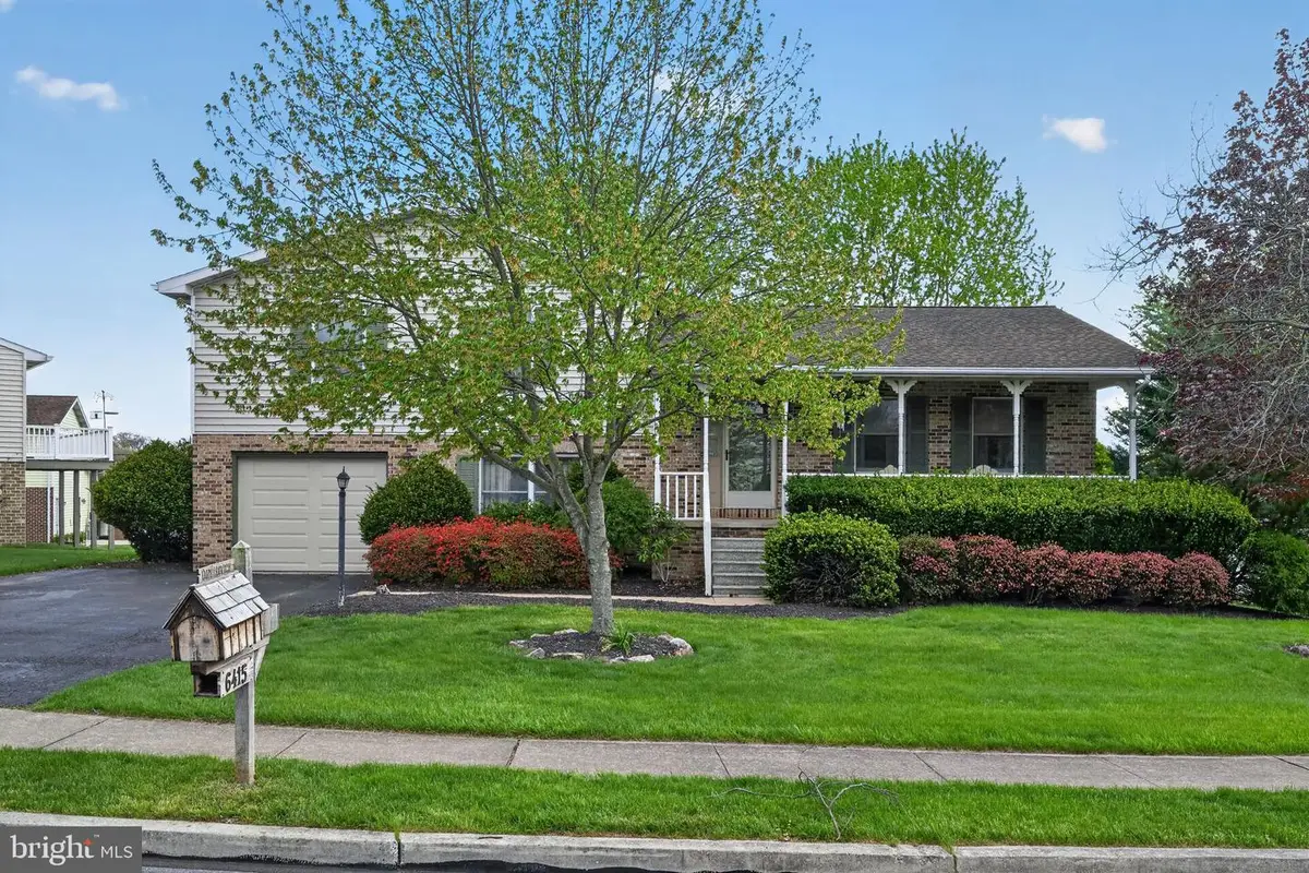 6415 Taunton Rd, Harrisburg, PA 17111 - #1