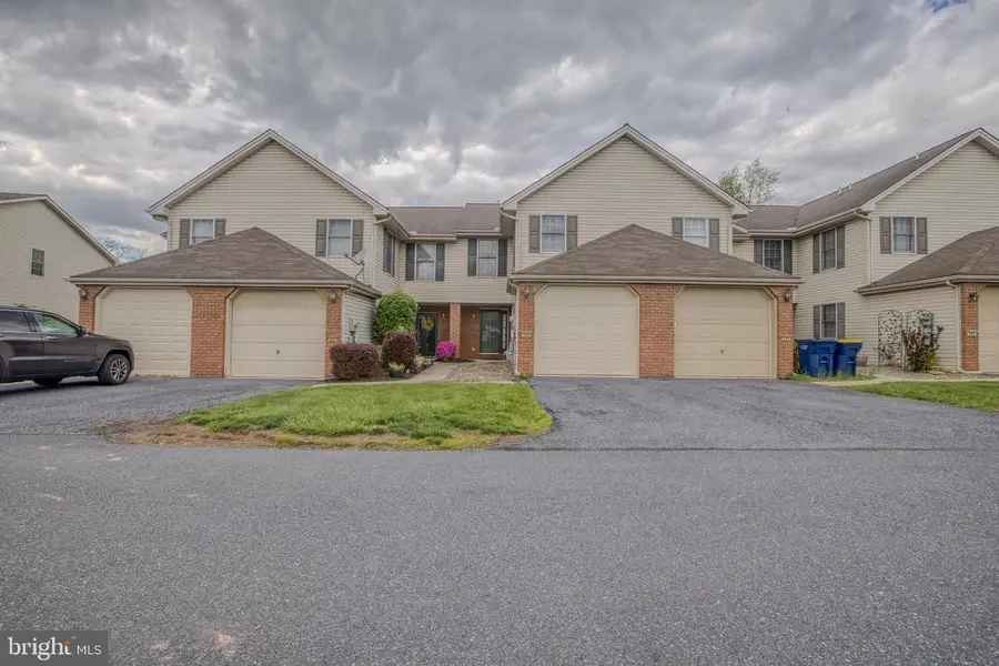 886 Woodridge Dr, Middletown, PA 17057 - #2