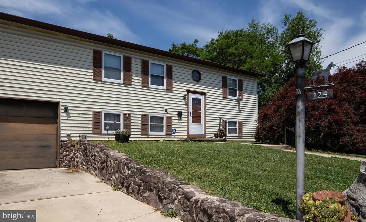 124 Evergreen St, Hummelstown, PA 17036 - #1