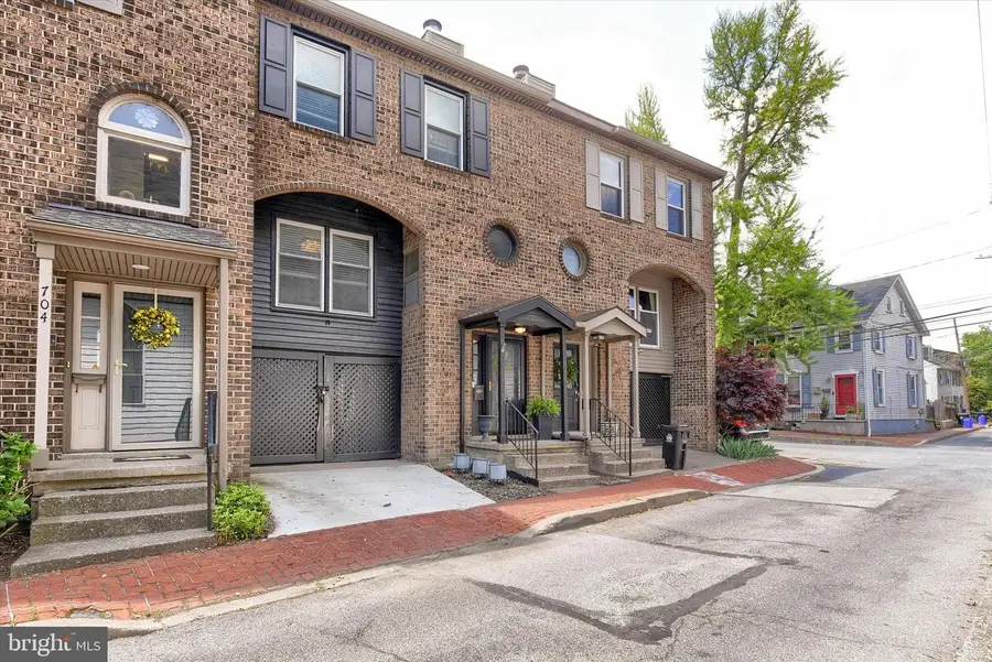 702 Showers St, Harrisburg, PA 17104 - #2