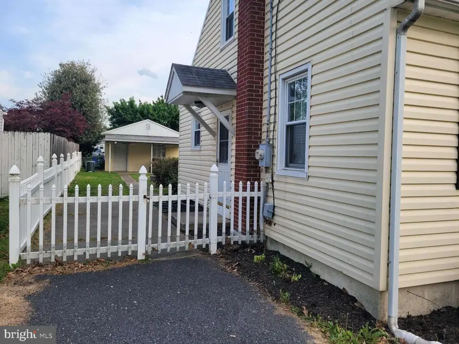 8111 Chambers Hill Rd, Harrisburg, PA 17111 - #2
