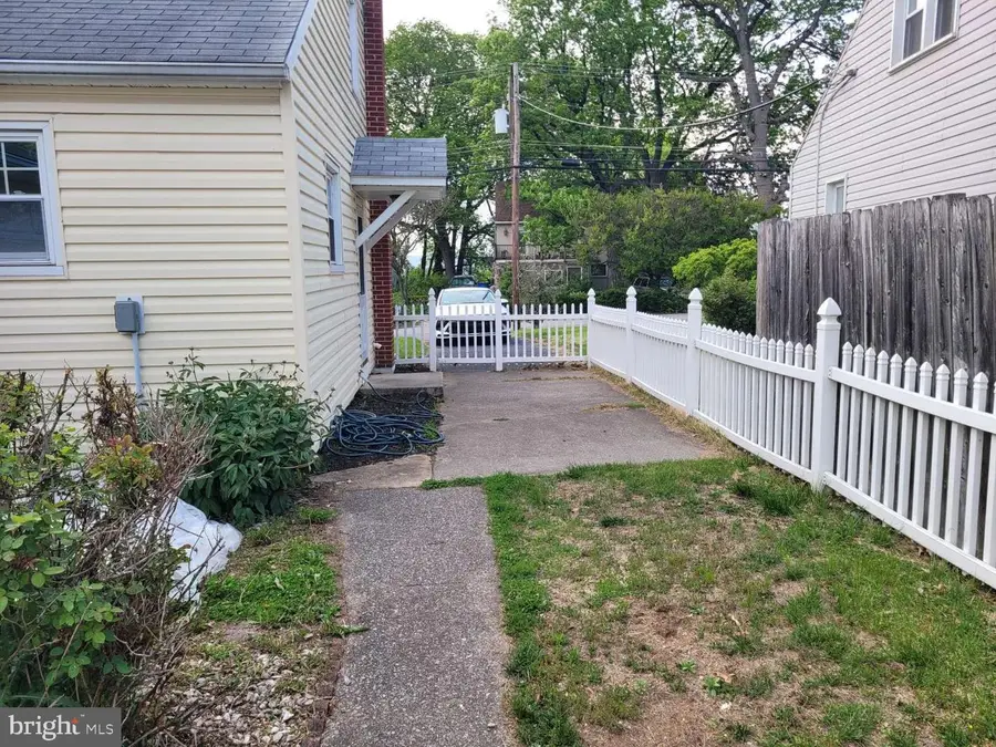 8111 Chambers Hill Rd, Harrisburg, PA 17111 - #3
