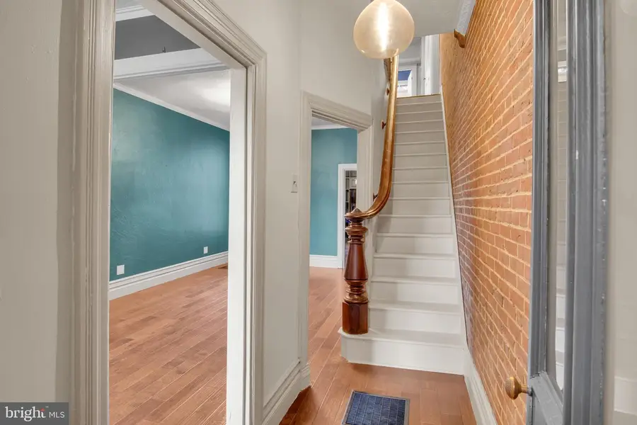 542 Race St, Harrisburg, PA 17104 - #3