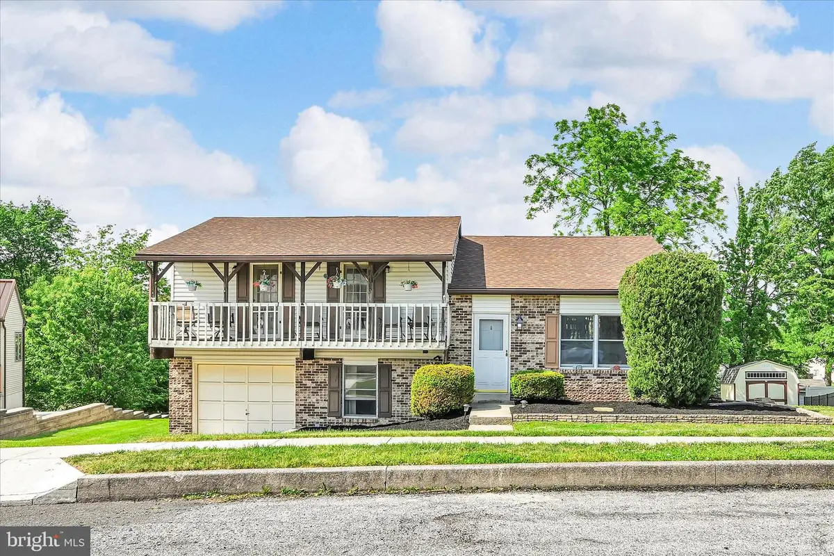 5561 Banbridge Dr, Harrisburg, PA 17112 - #1