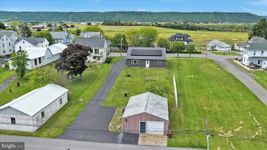 334 E Market St, Lykens, PA 17048 - #3