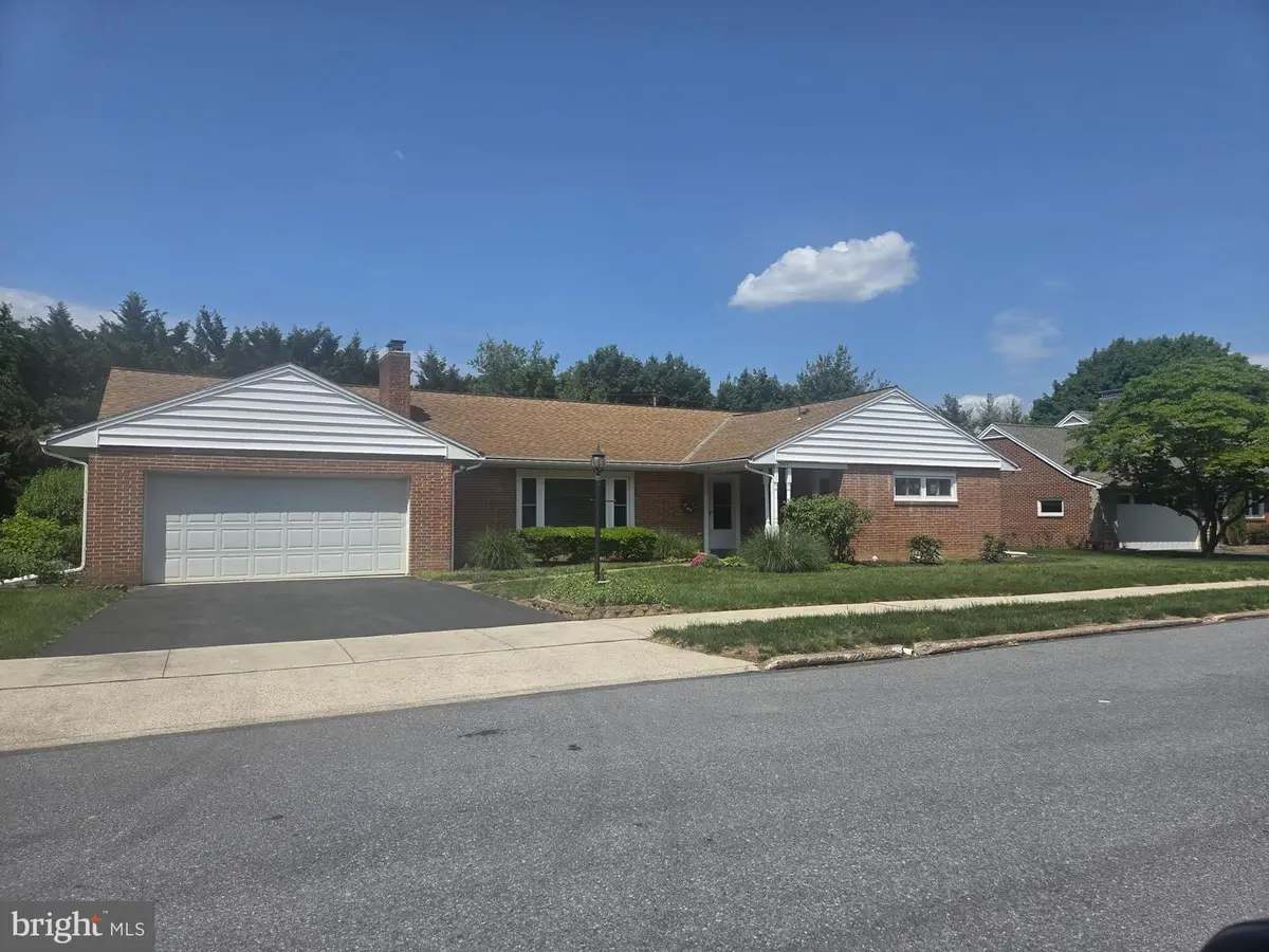3814 Sunset Dr, Harrisburg, PA 17111 - #1