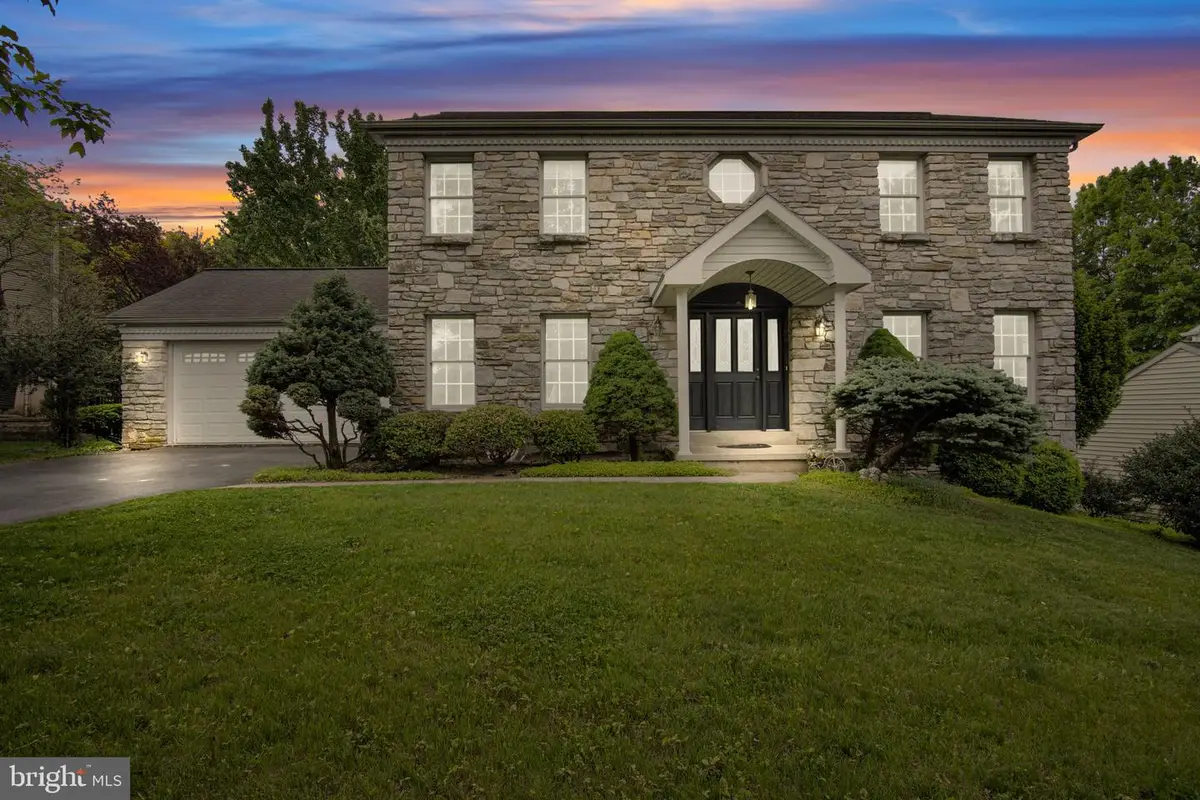 2018 Southpoint Dr, Hummelstown, PA 17036 - #1