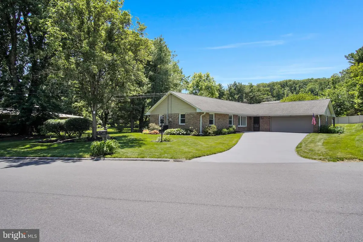 118 Sand Rd, Hershey, PA 17033 - #1