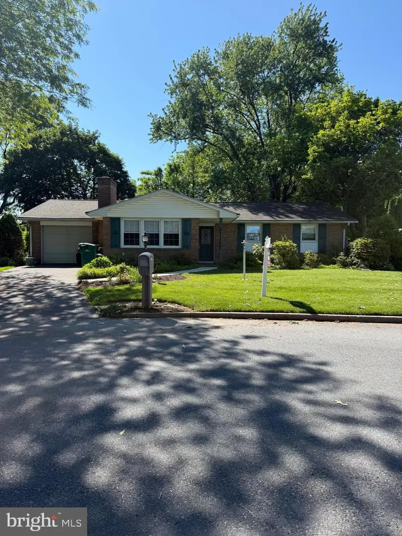 230 Robin Rd, Hershey, PA 17033 - #1