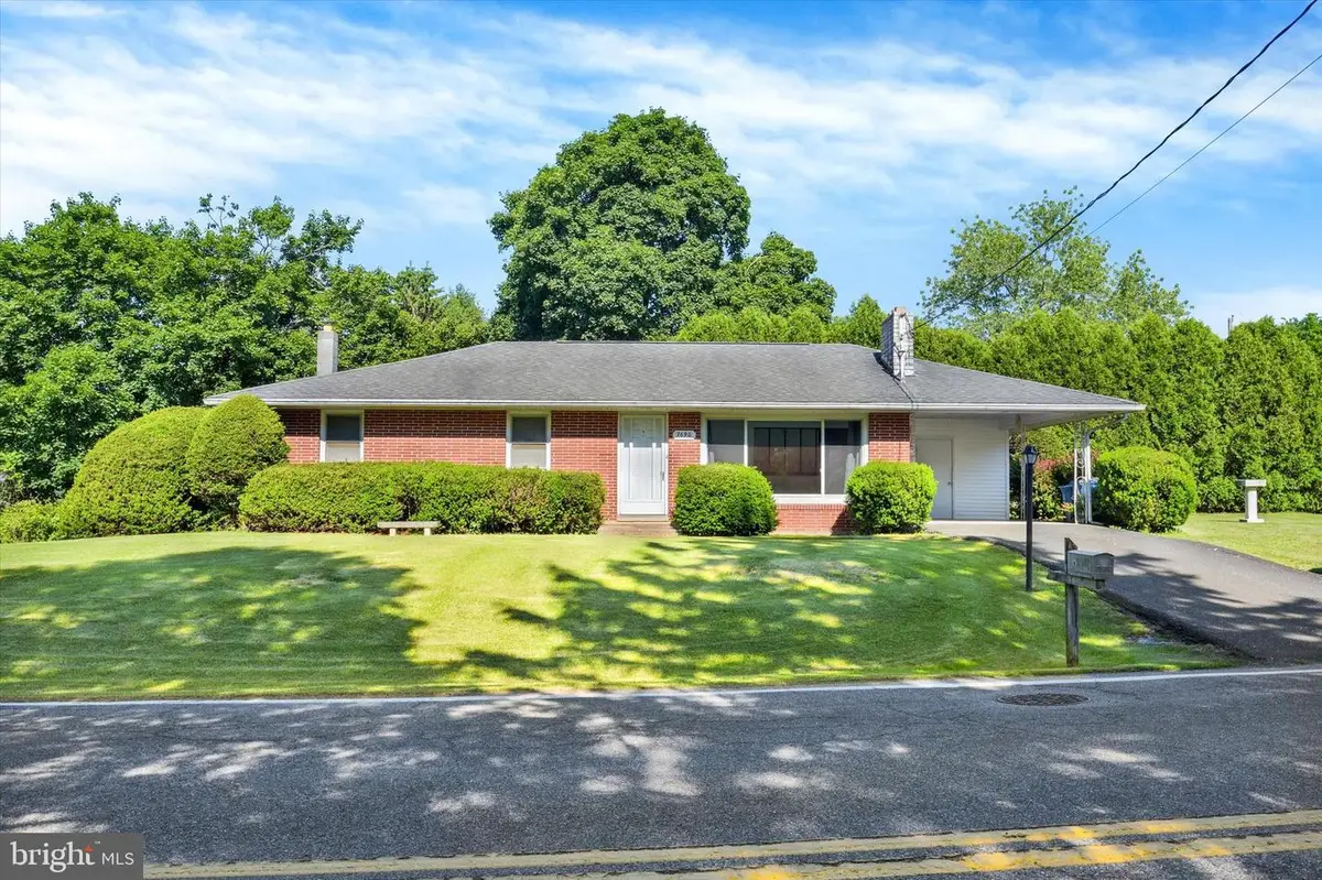 7690 Daniel Dr, Harrisburg, PA 17112 - #1