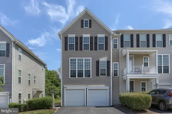 2113 Red Fox Dr, HUMMELSTOWN, PA 17036