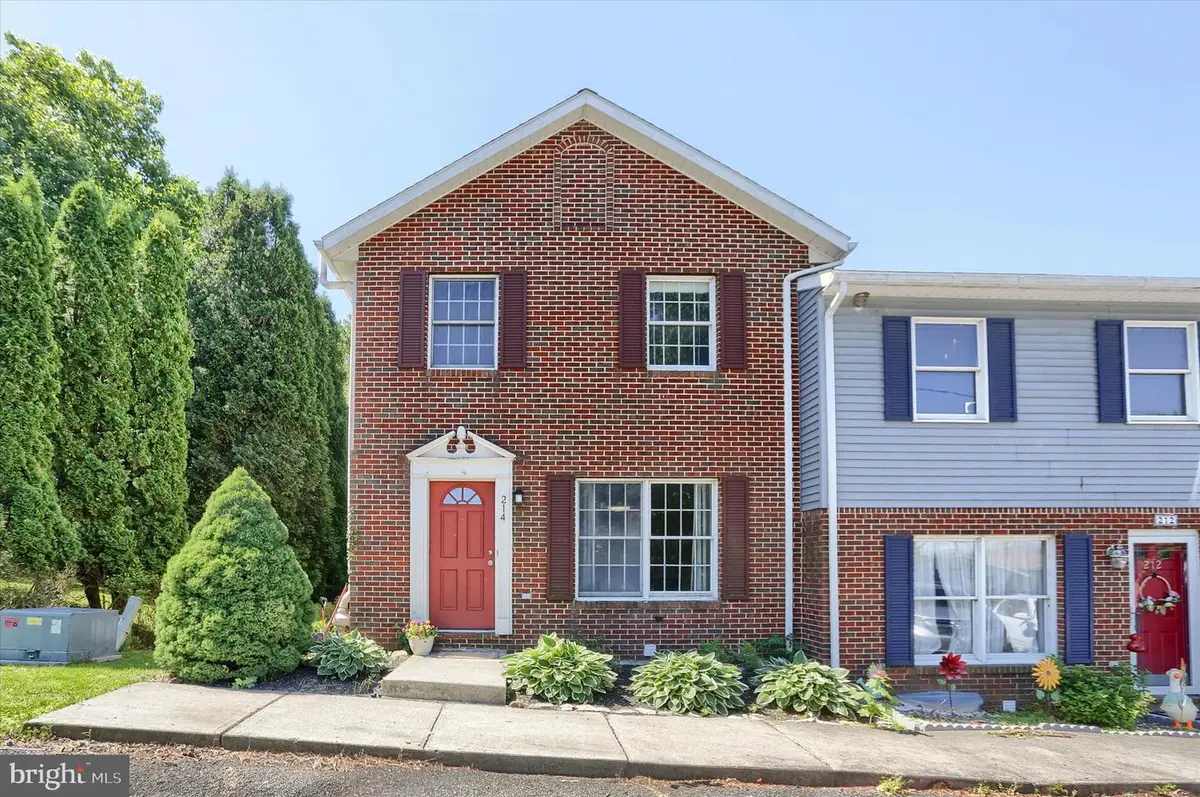 214 Schoolhouse Ln, Millersburg, PA 17061 - #1