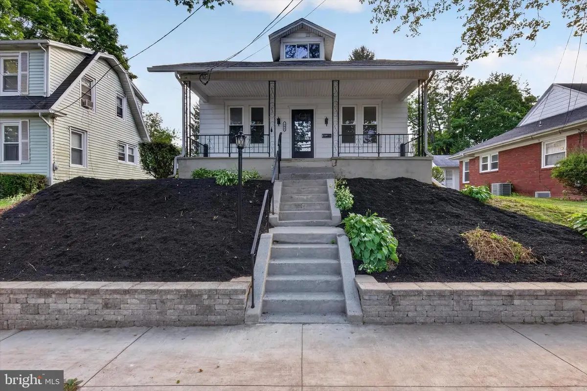 204 N 32nd St, Harrisburg, PA 17109 - #1