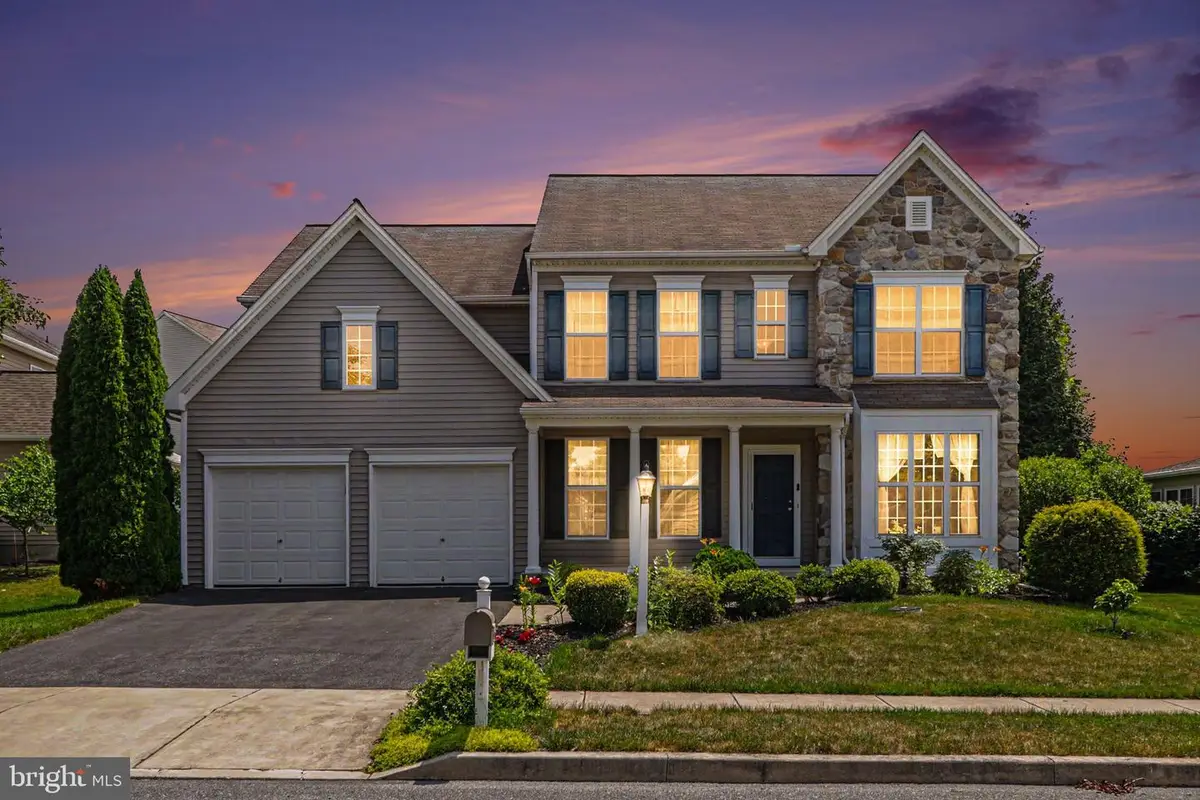 2281 Flintlock Dr, Hummelstown, PA 17036 - #1