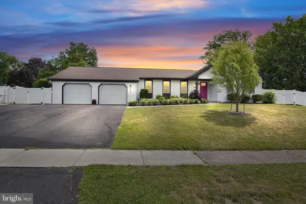 1098 Hillview Ln, HERSHEY, PA 17033