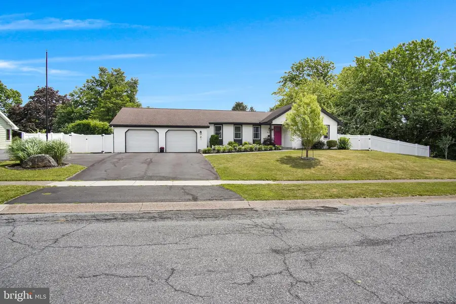 1098 Hillview Ln, Hershey, PA 17033 - #2