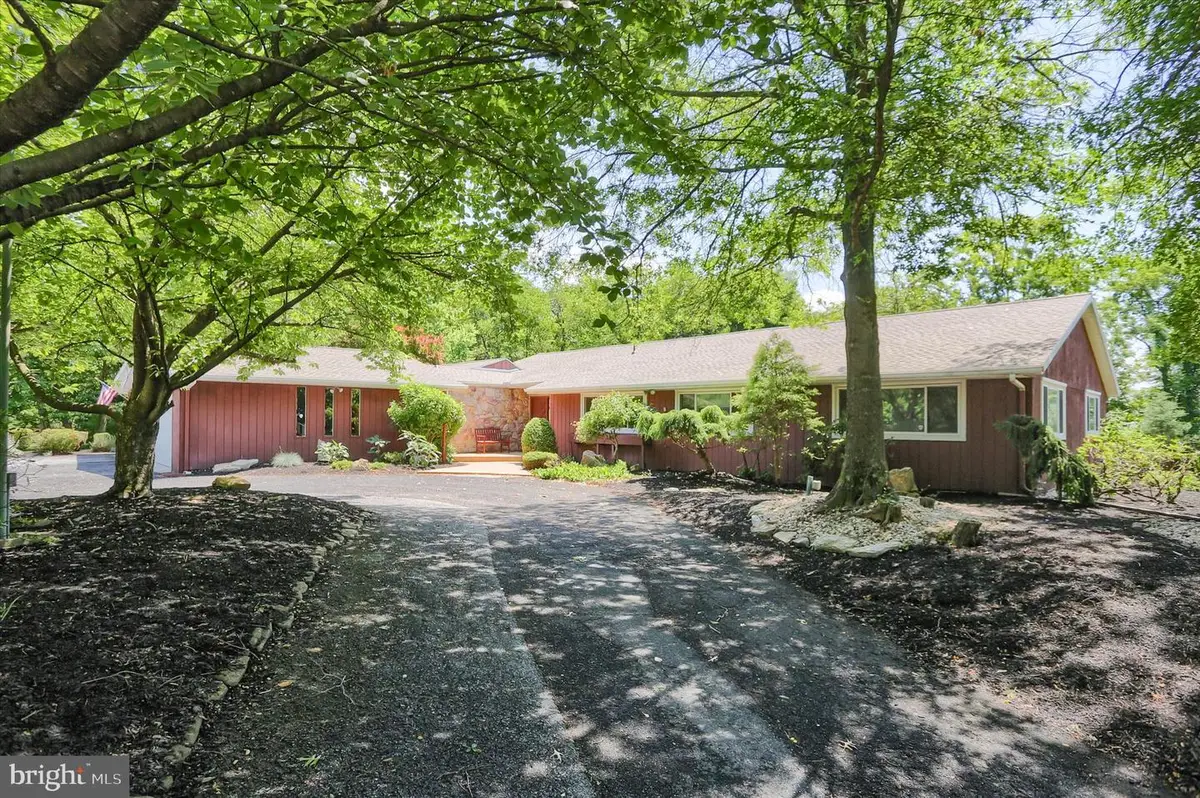 4225 Orchard Hill Rd, Harrisburg, PA 17110 - #1